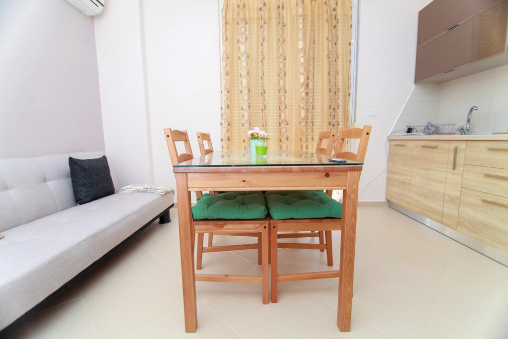 Blue Sea Apartments Саранде Стая снимка