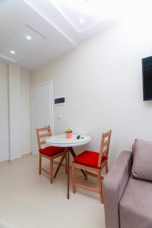 Blue Sea Apartments Саранде Стая снимка